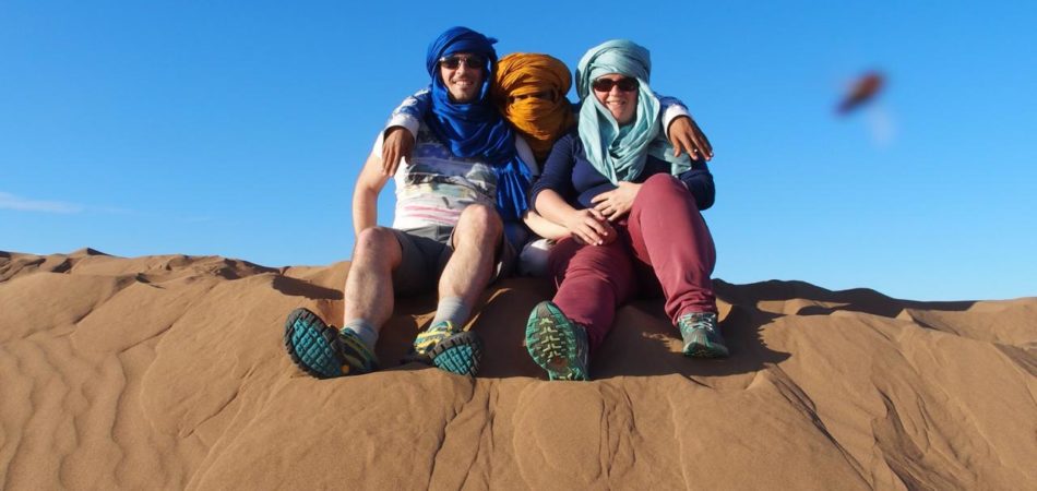 decouvert-desert avec touristes